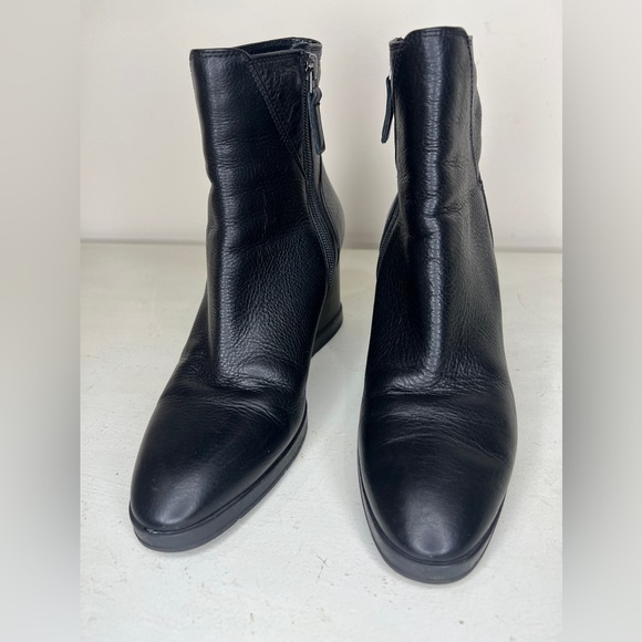 Aquatalia Black Judy Wedge Booties Women's 9.5 Tumbled Calf Weatherproof Leather - Picture 3 of 7
